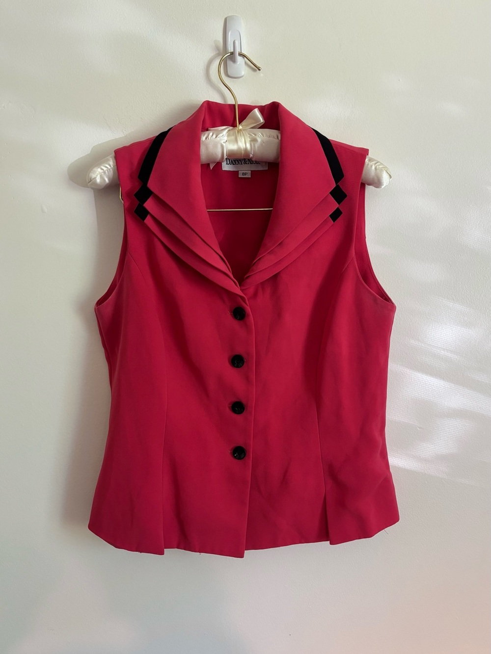 Vintage Danny & Nicole Bright Pink Sleeveless Button Front Top with Black Trim